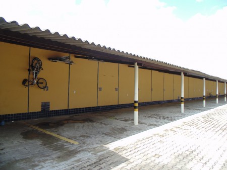 garagem coberta uma vaga